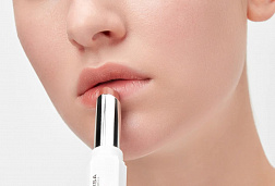 Бальзам для губ оттеночный Serum Tinted 03 Latte